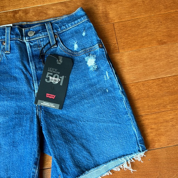 NWT Levi's 501 Mid Thigh Jean Easy Through Hip Jean Shorts - Picture 4 of 9